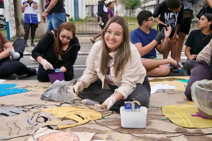 A professora de artes do Dom Hélder, Juliana de Souza, de 29 anos