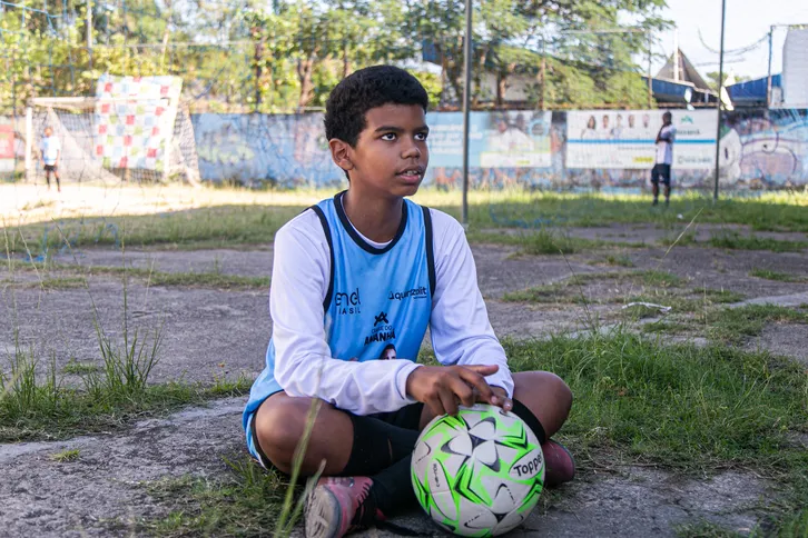 Thallys Magno, de 11 anos, é um dos alunos da unidade de Neves desde 2022 e enxerga o projeto como um divisor de águas na sua formação
