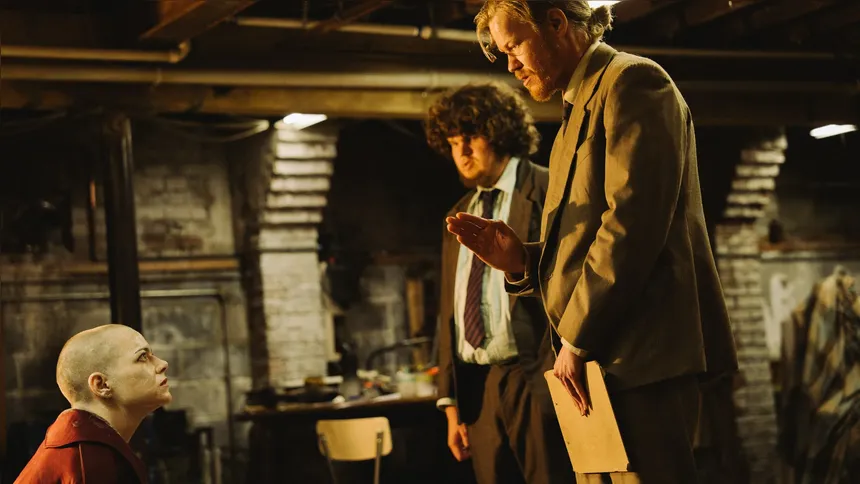 O trio de protagonistas são os grandes destaques do longa, cada um à sua maneira