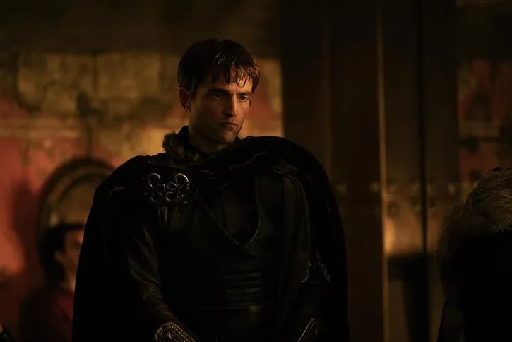 Robert Pattinson dá vida ao vilão Antínoo