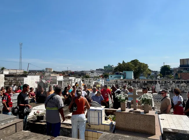 Durante a despedida, os parentes preferiram não falar com a imprensa