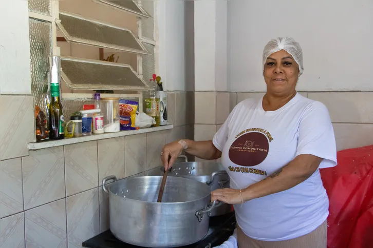 Celi Gomes é a coordenadora da Cozinha Solidária Santa Luzia