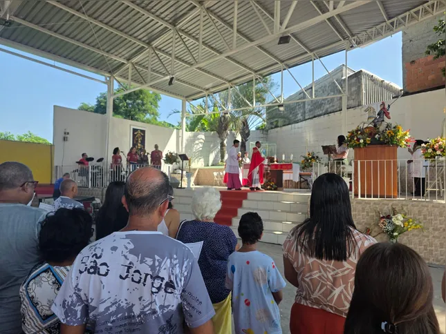 Devotos celebram São Jorge com orações, promessas e agradecimentos em diferentes pontos de Niterói e São Gonçalo.