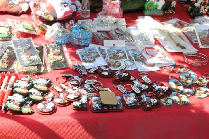 O entorno das igrejas também ganhou clima de festa.