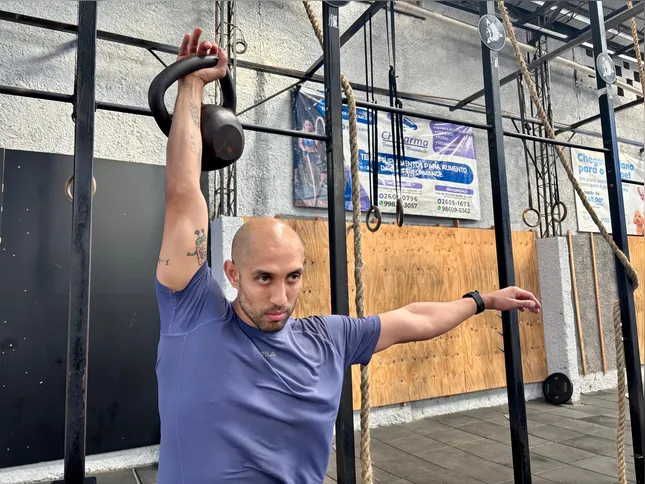 Nicolas dos Santos Monteiro, estagiário de Educação Física e praticante de CrossFit, reconhece que a correria do dia a dia pode levar muitos homens a negligenciarem a própria saúde e alerta para a importância da prevenção