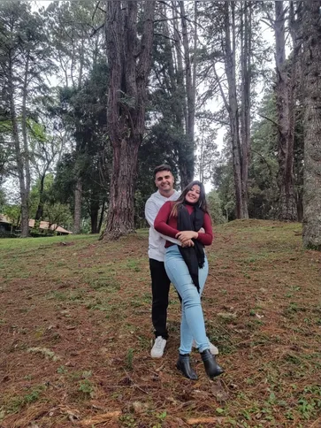 Suellen Ribeiro e Marcos Paes se conheceram por meio de um aplicativo de relacionamento e hoje celebram sete anos de casamento.