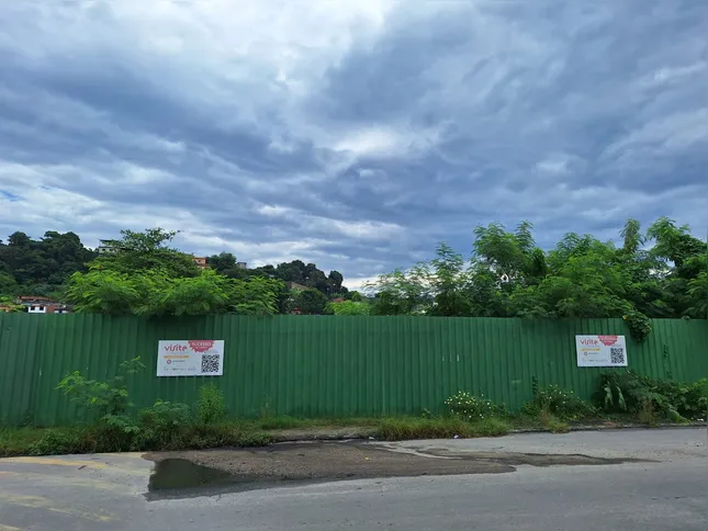 De acordo com as compradoras, a construtora chegou a informar que as obras poderiam começar no primeiro semestre de 2026, mas até o momento não houve qualquer avanço concreto