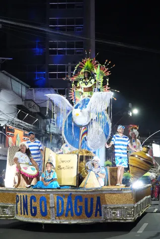 Pingo D'agua abriu os desfiles com bela apresentação