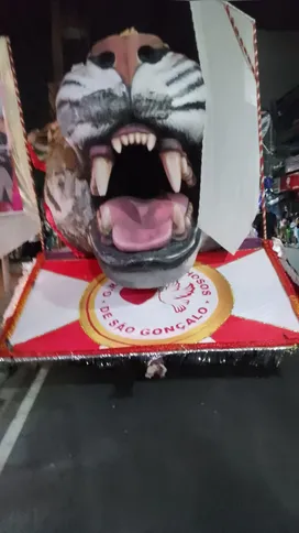 Caprichosos de São Gonçalo homenageou o presidente da Porto da Pedra, Uberlan Oliveira