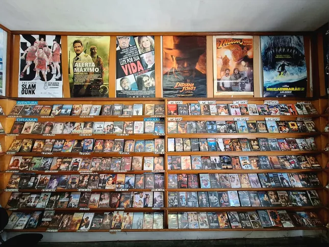 Imagem ilustrativa da imagem Em tempos de streaming, locadora de filmes segue aberta há mais de 30 anos em São Gonçalo