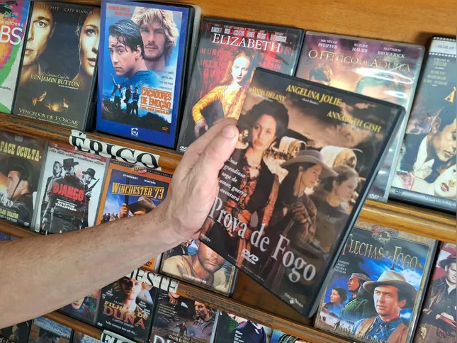 Imagem ilustrativa da imagem Em tempos de streaming, locadora de filmes segue aberta há mais de 30 anos em São Gonçalo