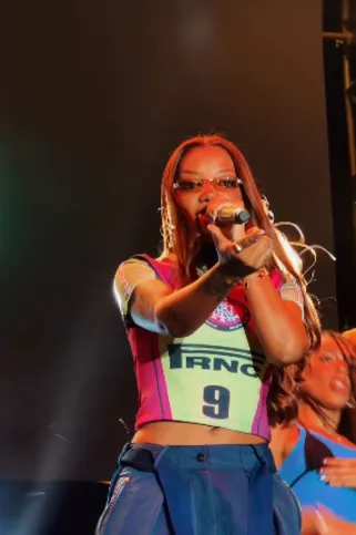 A responsável por abrir a programação foi a cantora Ludmilla