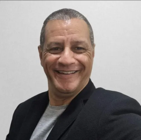 Administrador e professor universitário da Universidade Salgado de Oliveira (Universo), Ronaldo Vasconcelos, explica sobre a 'Taxa das Blusinhas'