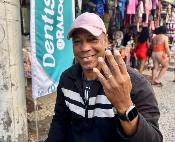 O pedreiro Hamilton, casado, prefere evitar grandes gastos e valorizar momentos em casa