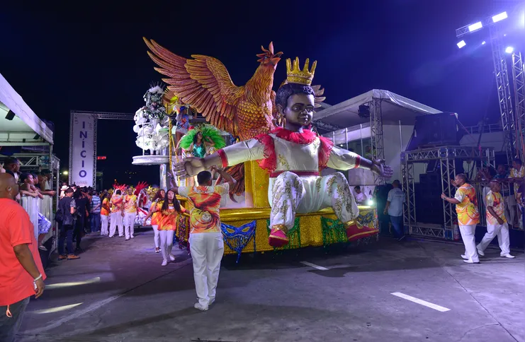Um belo desfile da Império de Charitas, outra escola que pode levar o título do Carnaval de 2026