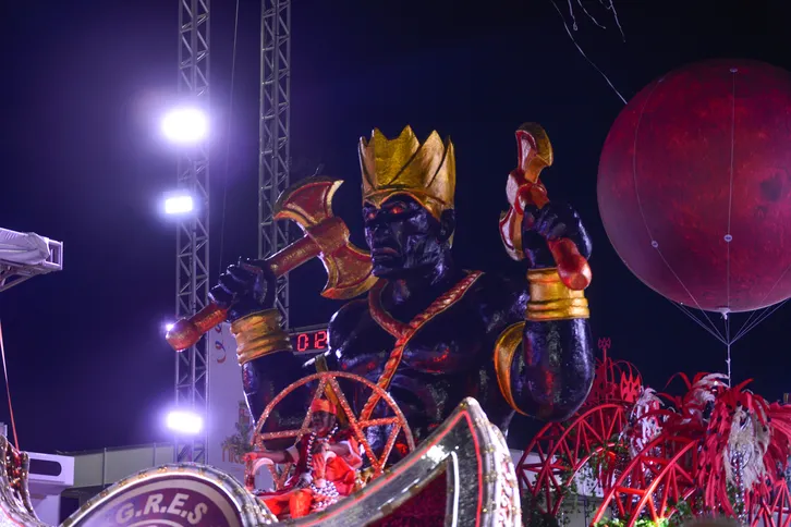 A Folia do Viradouro, atual campeã, voltou forte mais uma vez e brigará pelo título