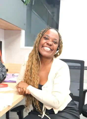 Integrante dos coletivos Escritoras Vivas e Casulo, Renata Toledo enxerga São Gonçalo como parte essencial de sua trajetória literária