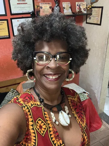 A escritora Joselene Negra Black defende o acesso à cultura como caminho para fortalecer a literatura periférica e valorizar a memória das mulheres negras