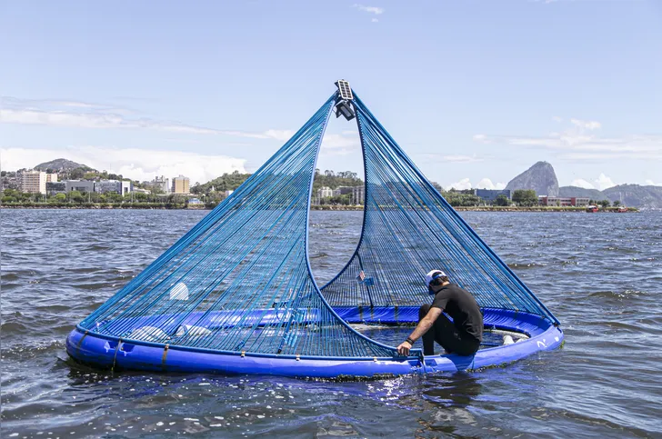 Caravela criada para limpeza de mares e lagos