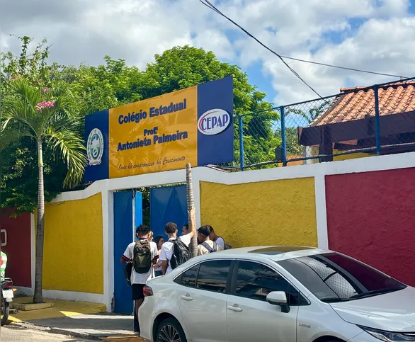 Imagem ilustrativa da imagem Falta de luz após furto de fiação prejudica alunos em escola estadual de São Gonçalo há mais de um mês