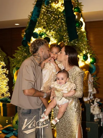 Neymar e Bruna Biancardi comemoram o Natal com as duas filhas
