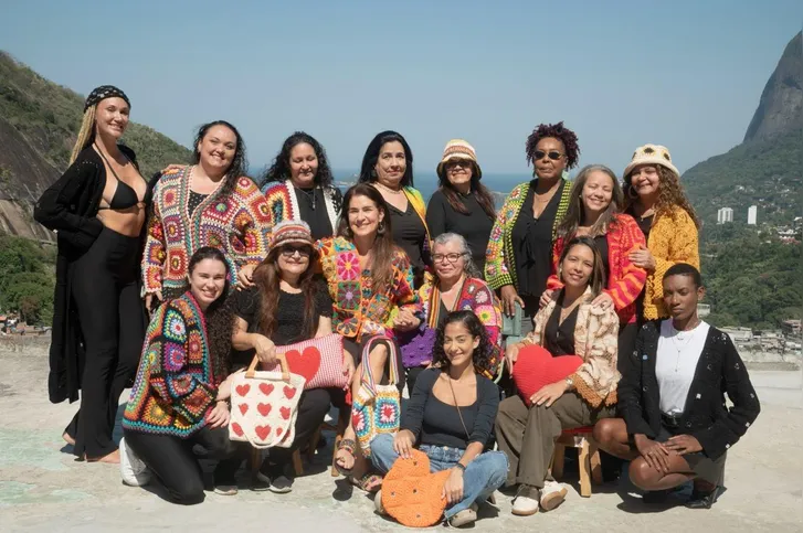 O Nós do Crochê funciona como espaço de acolhimento e troca de vivências, onde as mulheres encontram suporte para enfrentar desafios pessoais e coletivos