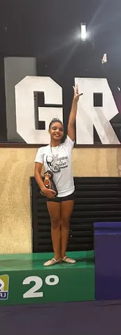 Maria Eduarda no pódio de seu primeiro campeonato estadual