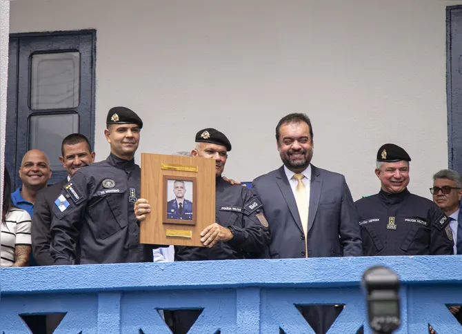 Tenente-coronel Eduardo Monteiro à esquerda