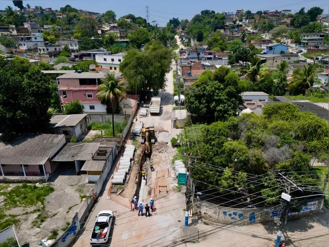 O projeto inclui a implantação de sistemas de drenagem, pavimentação e novas calçadas.