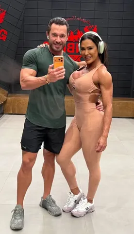 Gracyanne Barbosa treina com o namorado Gabriel Cardoso
