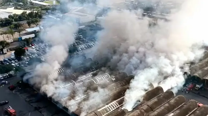 Quatro lojas foram danificadas pelas chamas