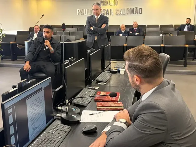Victor Gabriel é punido por jogada violenta em Gabriel Pec