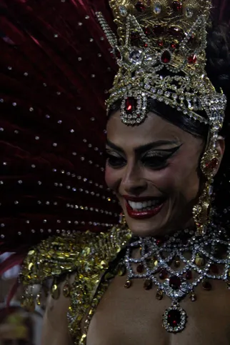 Imagem ilustrativa da imagem Juliana Paes retorna à Viradouro como rainha de bateria após 17 anos