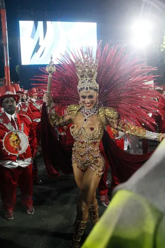 Imagem ilustrativa da imagem Juliana Paes retorna à Viradouro como rainha de bateria após 17 anos