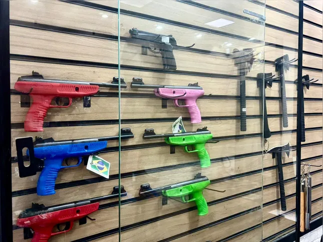 Empresa nega irregularidades após grande apreensão de armas e munições