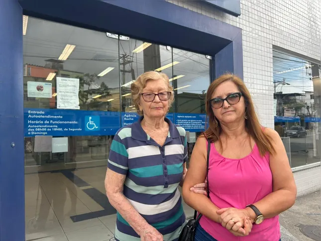 Moradoras do bairro Rocha, Deise Rangel e Maria Olindina lamentam o fechamento da agência da Caixa, onde realizavam serviços bancários há anos