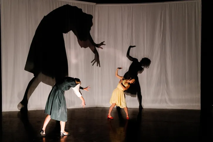 Peça traz reflexão sobre violência de gênero e a construção social do feminino