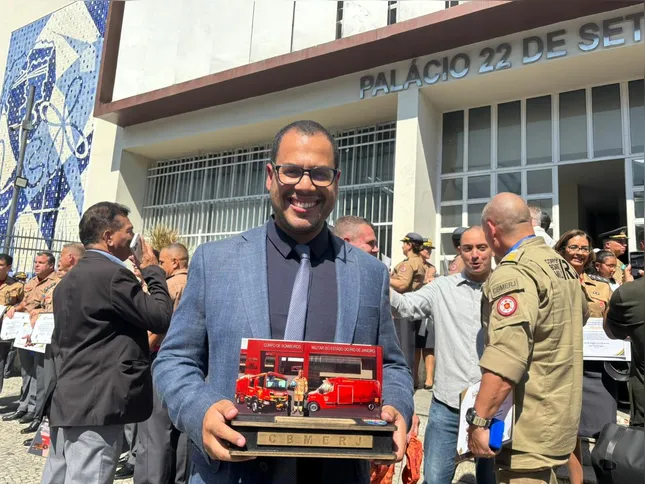 A iniciativa da homenagem partiu do vereador Professor Felipe Guarany