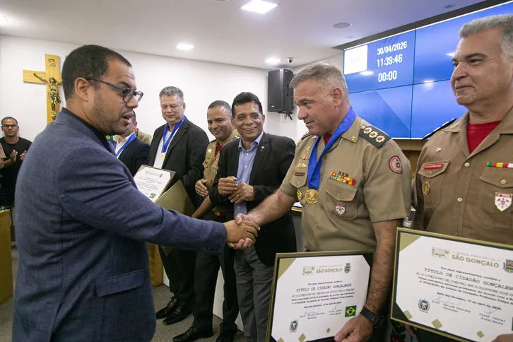 Comandante da CBA Metropolitana, Cássio Capelli, também foi homenageada na sessão
