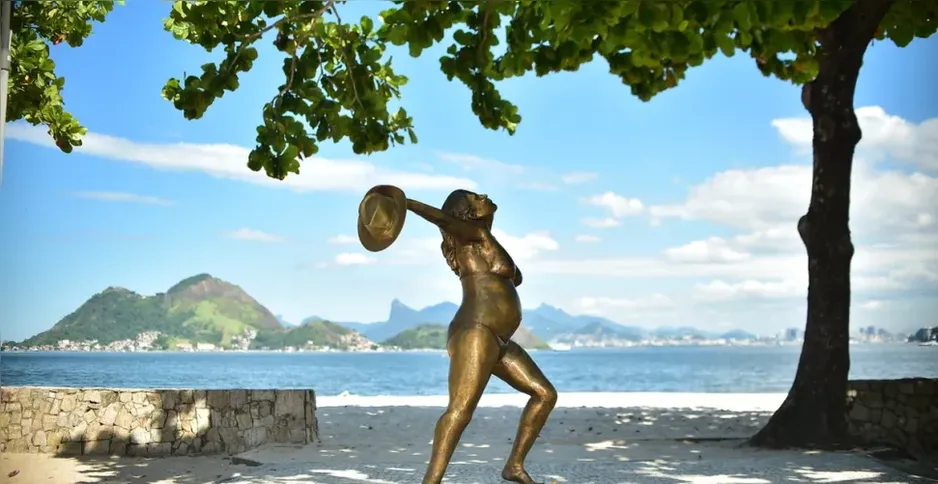 Estátua inaugurada em abril