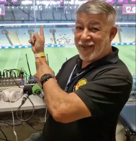 "A linguagem sempre evolui, mas o rádio precisou se adaptar ao digital, às novas tecnologias, equipamentos e ao público, que está em constante mudança.”