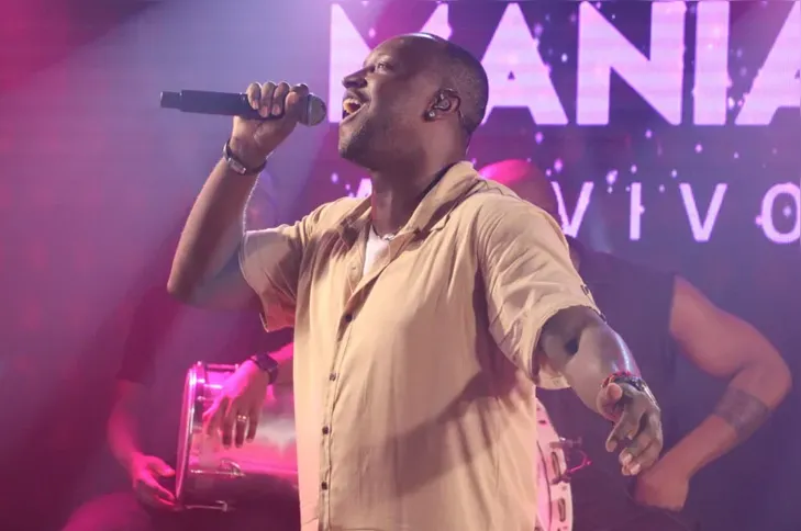O artista foi a atração principal do programa ao vivo e cantou alguns de seus sucessos mais badalados