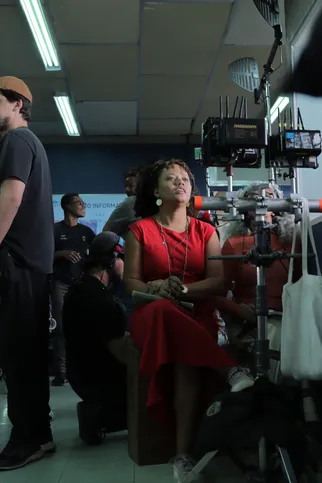 Imagem ilustrativa da imagem Natural de São Gonçalo, cineasta Jamile Marinho conta experiência de dirigir série disponível no Globoplay