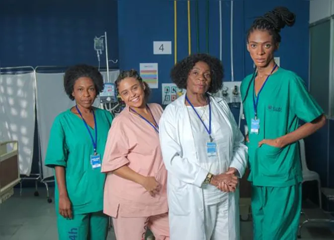 Lorena (Simone Cerqueira), Keyla (Júlia Tizumba), Regina (Zezé Motta) e Mercedes (Jade de Axé), as enfermeiras protagonistas de ‘(in)vulneráveis’