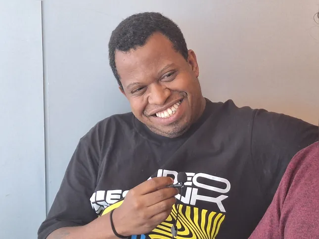 Arcanjo revela que grupo é mais que uma banda, com dançarinos, equipe técnica e colaboradores