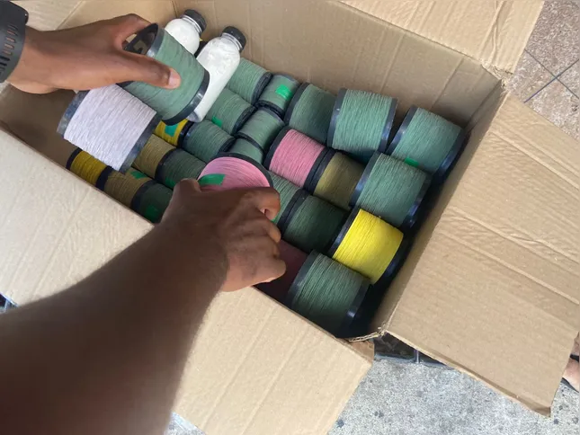 Também foram apreendidos 40 carretéis de linha chilena e dois quilos de mármore moído