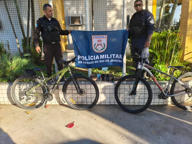 Duas bicicletas que estavam com o grupo foram apreendidas. De acordo com os adolescentes, os veículos eram