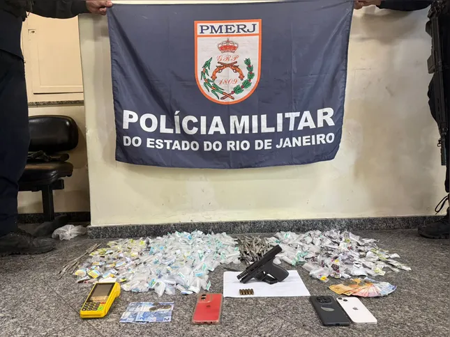 Operação do 12º BPM em São Francisco apreendeu arma e drogas