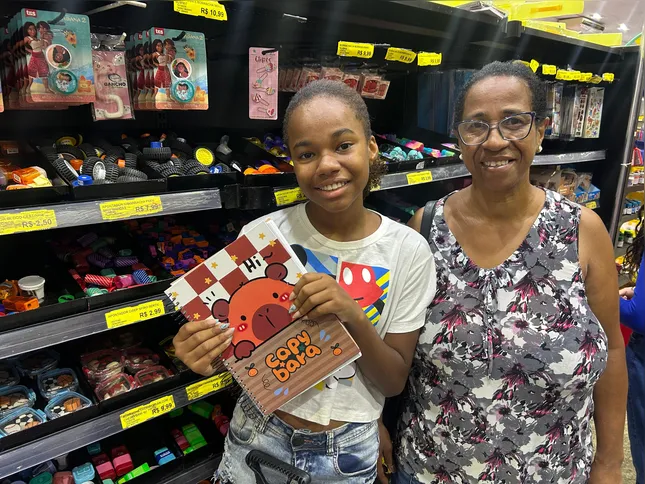 Rosemeire Firmino e a neta Sofia Marinho deixaram para a última hora, pois buscavam por novidades