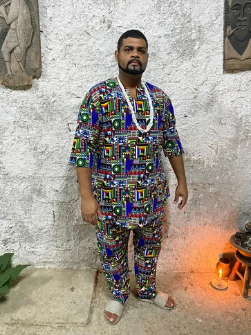 O Babalorixá Paulo Mejêjê ressalta que o Candomblé é resistência na luta diária contra o racismo e um elo de confirmação dos laços ancestrais familiares